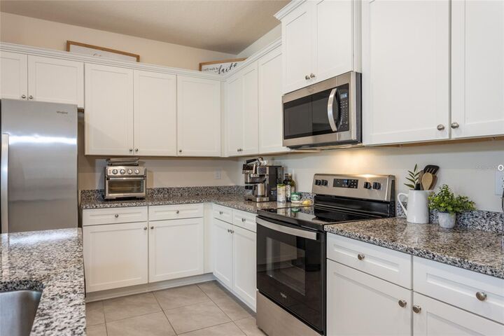 Property Photo: 71 Redbud Road FL 32137