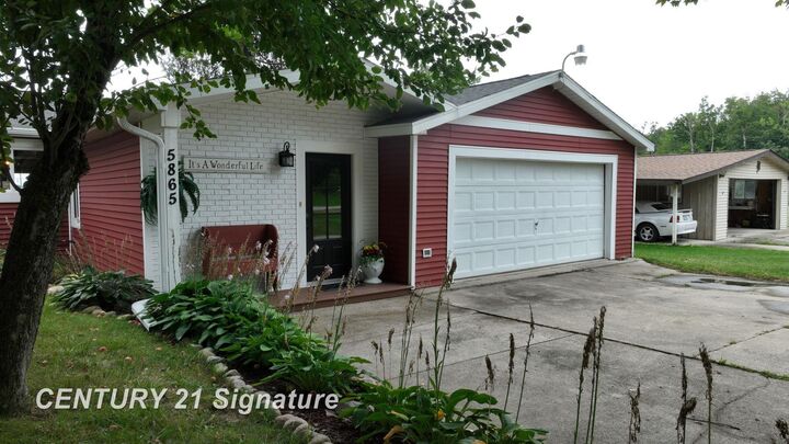 Property Photo: 5865 Hunter Road MI 48612