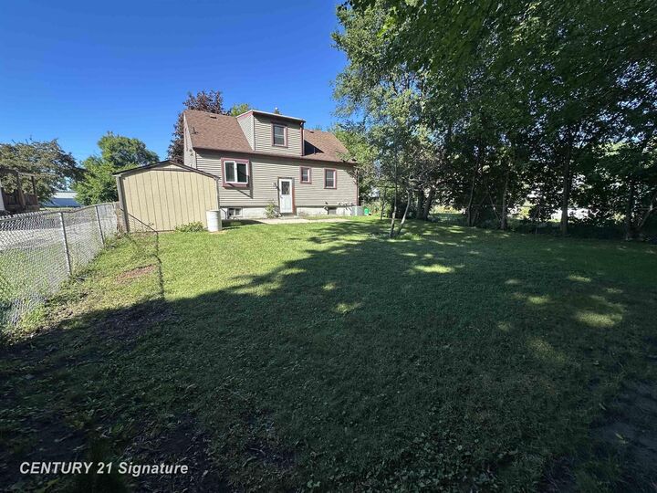 Property Photo:  