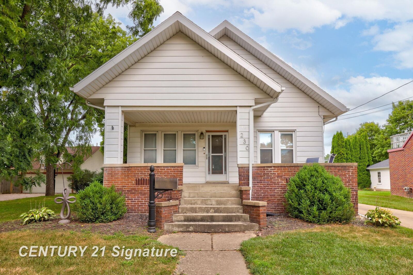 Property Photo: 230 E Genesee Street MI 48734