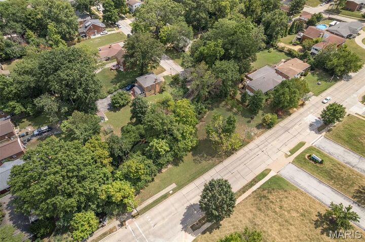 Property Photo: 7765 Weston Place MO 63117