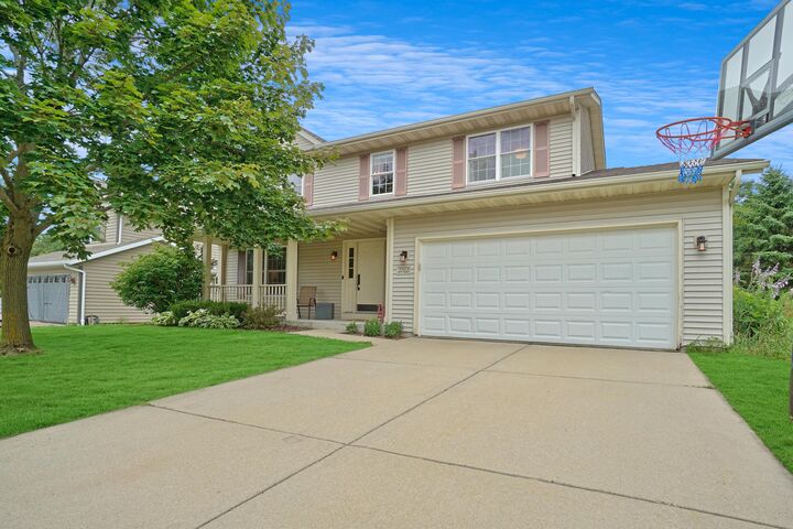 2702 Great Forest Dr  West Bend WI 53090 photo