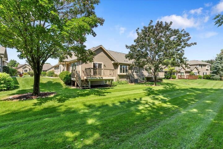 Property Photo: W240n2380 E Parkway Meadow Cir B WI 53072