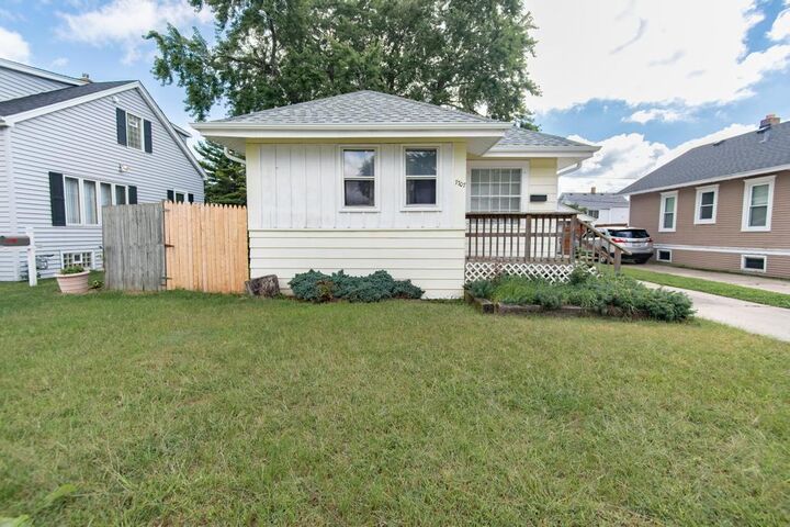 7707 16th Ave  Kenosha WI 53143 photo