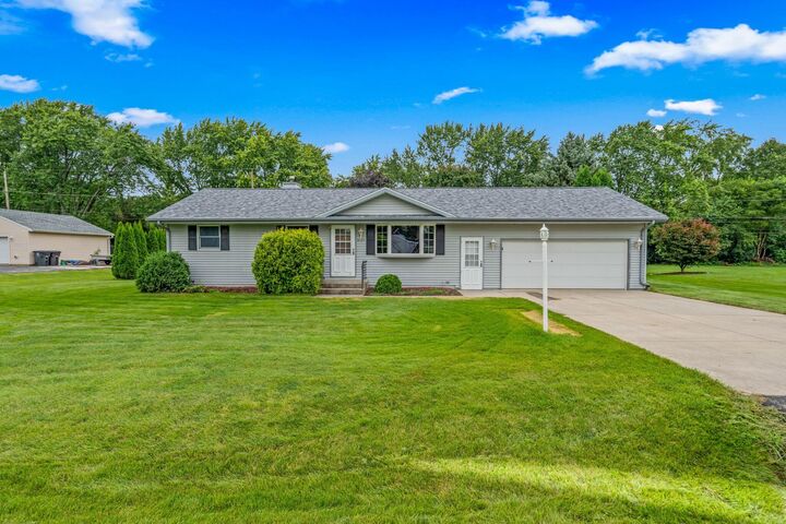 8102 W Margaret Ln  Franklin WI 53132 photo
