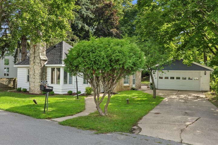 W330n6304 Hasslinger Dr  Merton WI 53058 photo