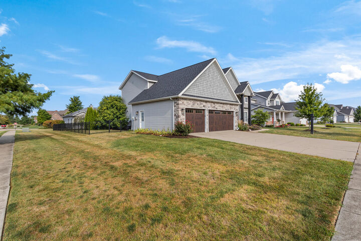 Property Photo: 1621 English Oak Drive IL 61822