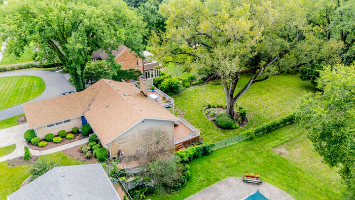Property Photo:  638 N Edgewood Avenue  IL 60526 