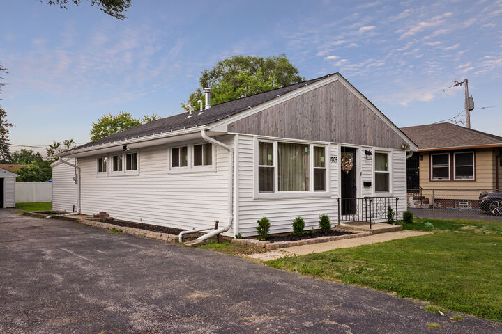 Property Photo:  1709 13th Street  IL 60085 