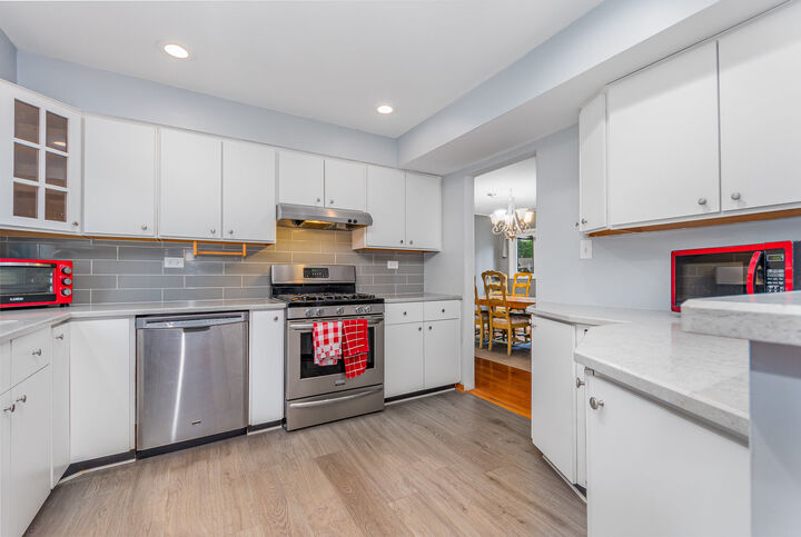 Property Photo: 413 Northshore Drive IL 60060