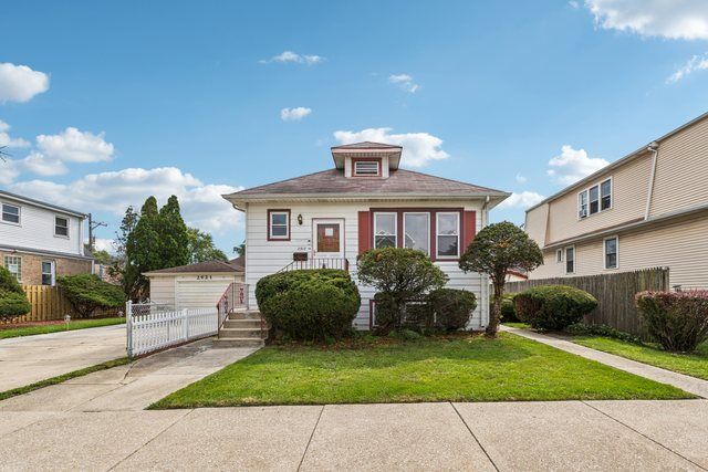 Property Photo:  2917 N Rutherford Avenue  IL 60634 