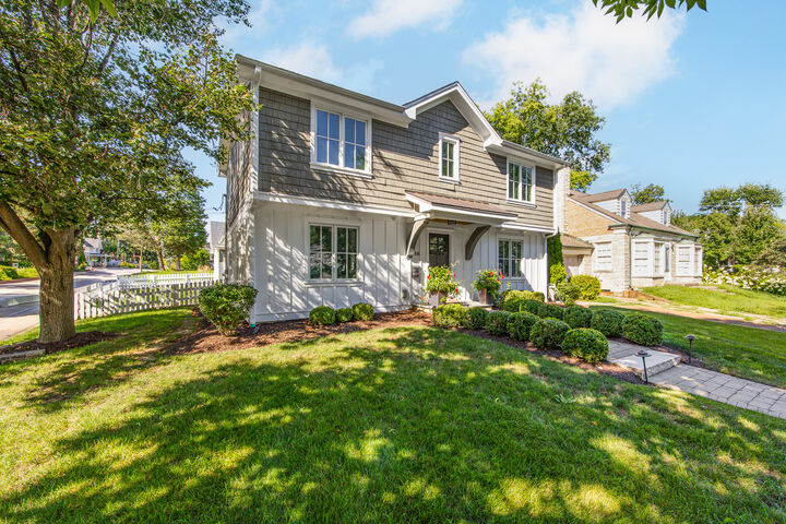 Property Photo: 418 Hill Avenue IL 60137