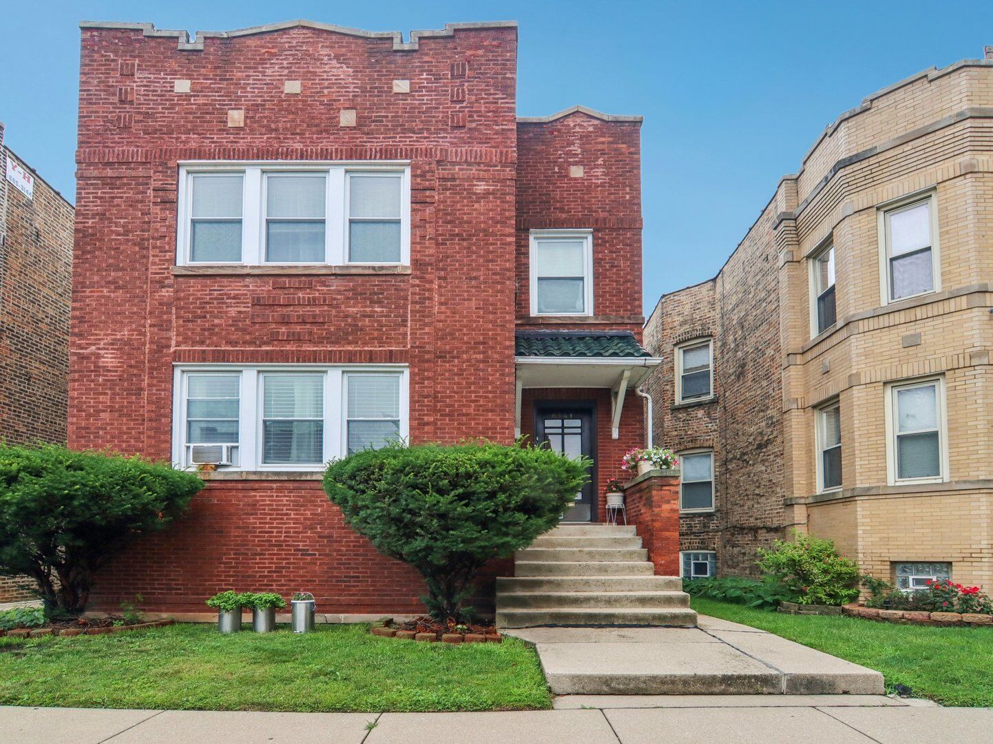 Property Photo: 6141 N Artesian Avenue IL 60659