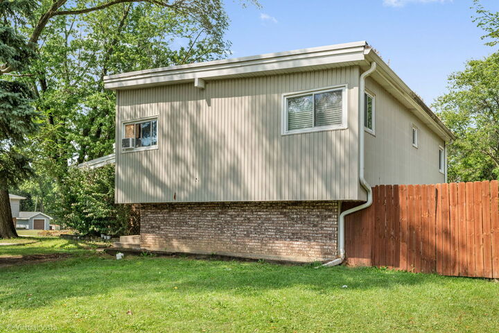 Property Photo: 1506 Glen Ellyn Road IL 60139