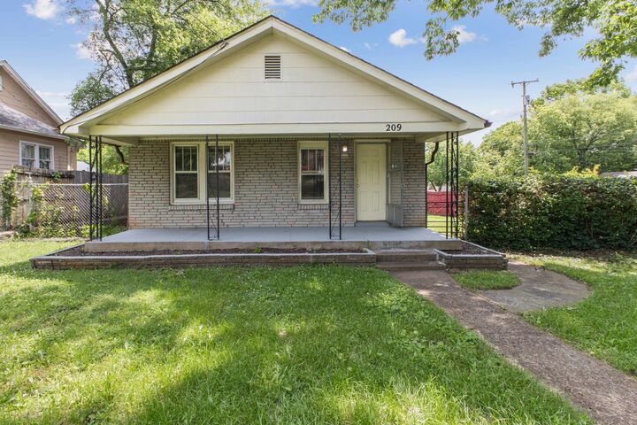 Property Photo: 209 Forest Park Rd TN 37115
