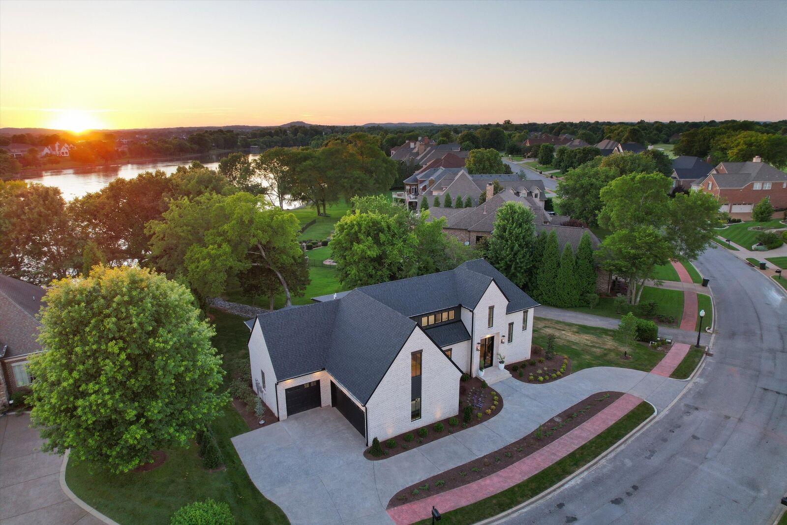 Property Photo: 843 Plantation Blvd TN 37066