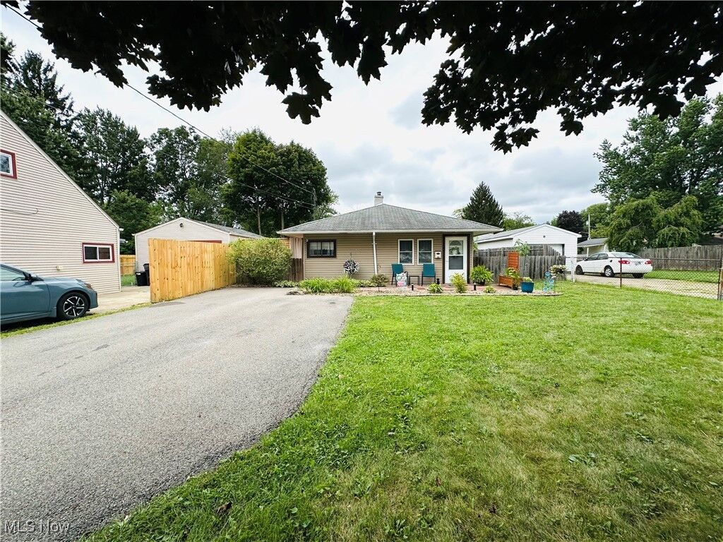 Property Photo: 250 N Edgehill Avenue OH 44515