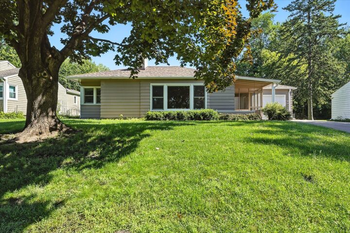 Property Photo: 2424 Byrd Avenue N MN 55422