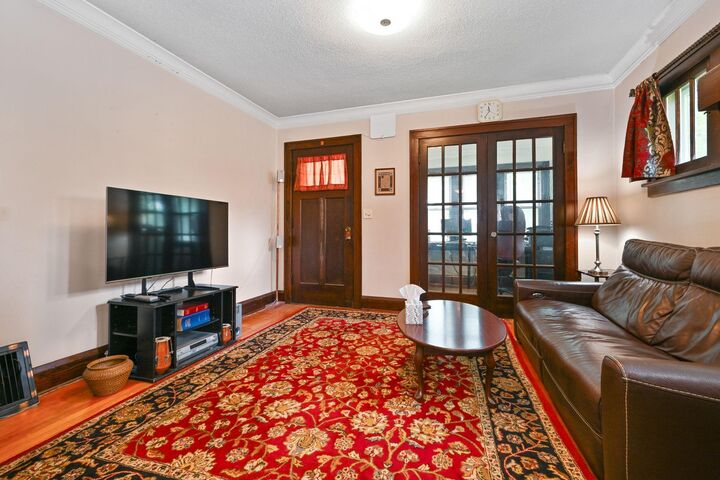 Property Photo: 913 Ottawa Avenue MN 55118