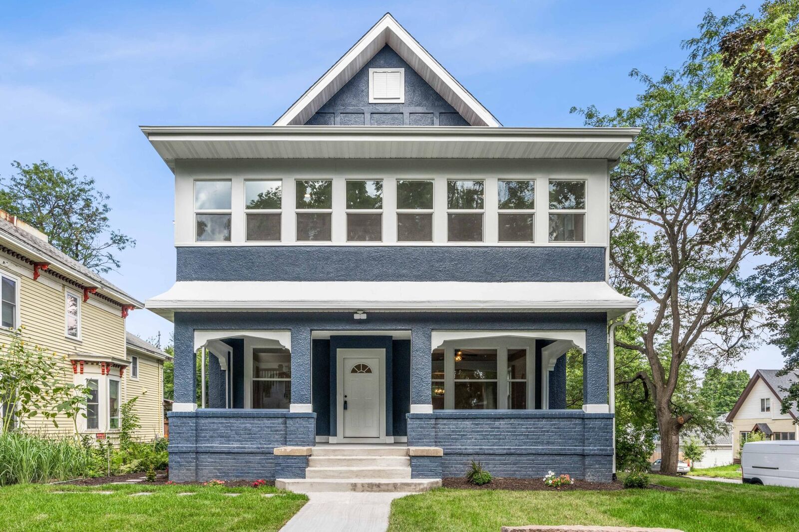 Property Photo: 2200 Dupont Avenue N MN 55411