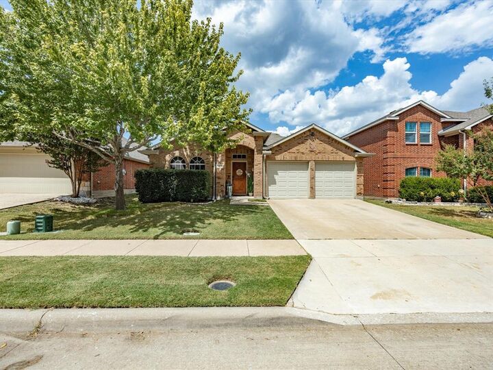 Property Photo: 427 Coolidge Lane TX 75166