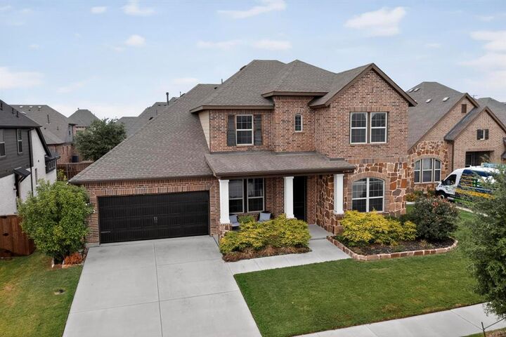 Property Photo: 1102 Rendon Place TX 76063