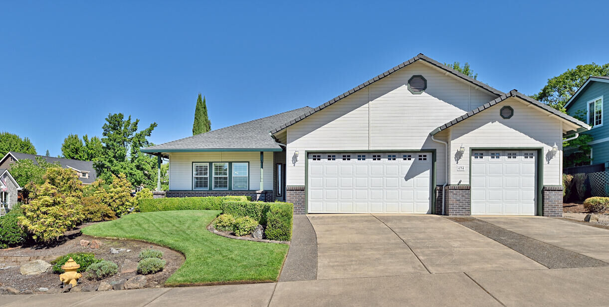 Property Photo: 494 Pinnacle Ridge OR 97524