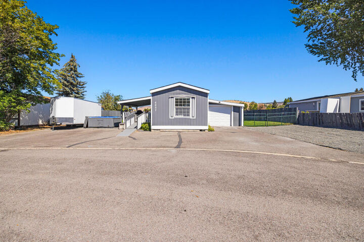 Property Photo: 6807 Waggoner Court OR 97603