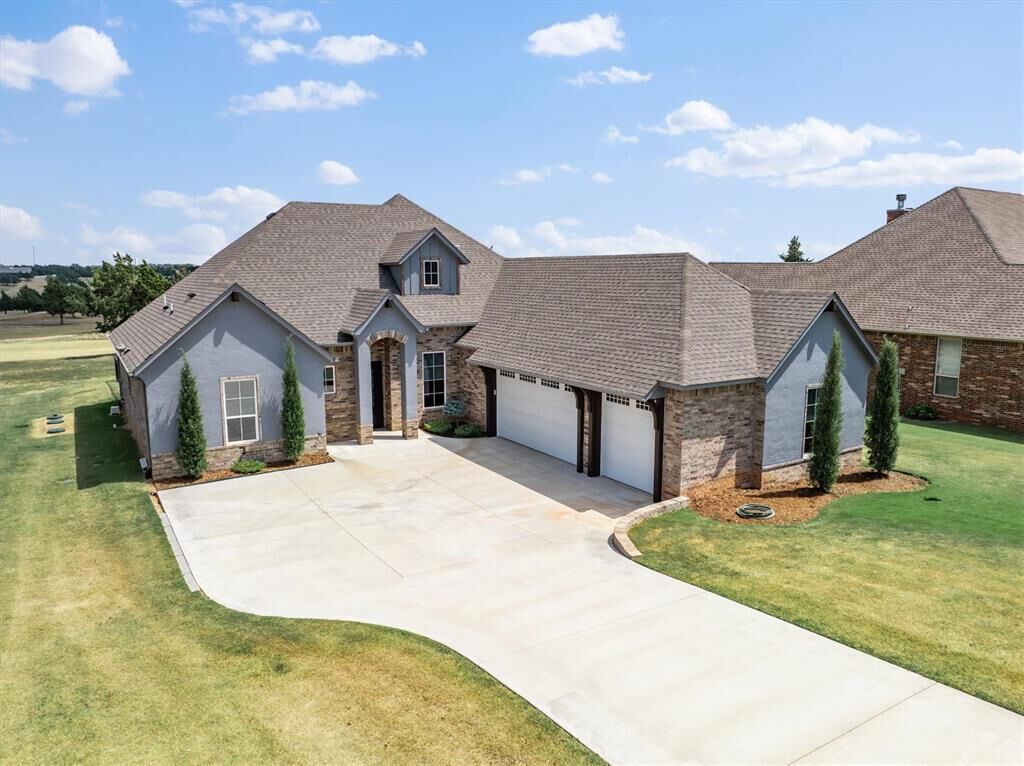 Property Photo: 508 N Hogan Avenue OK 73044