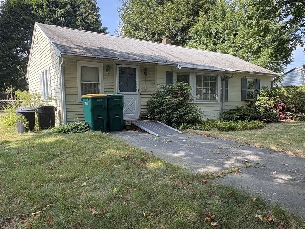 Property Photo:  8 Boyd Rd  MA 01801 