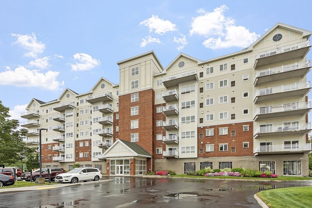 Property Photo:  527 Pawtucket Blvd 206  MA 01854 
