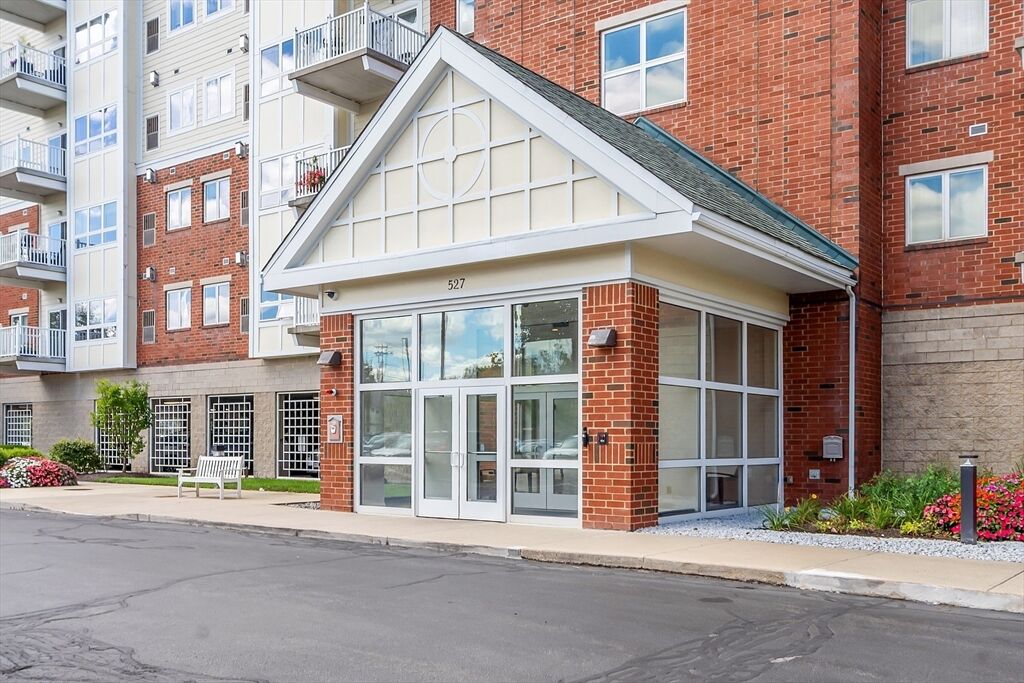 Property Photo: 527 Pawtucket Blvd 206 MA 01854