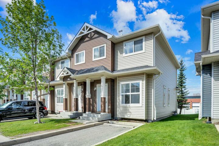 Property Photo:  111 Tarawood Lane NE 3505  AB T3J 0G9 