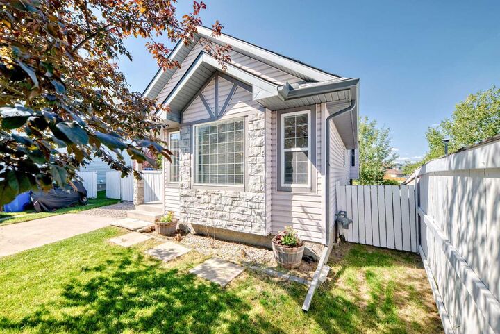 Property Photo: 22 Harvest Rose Place NE AB T3K 4M6