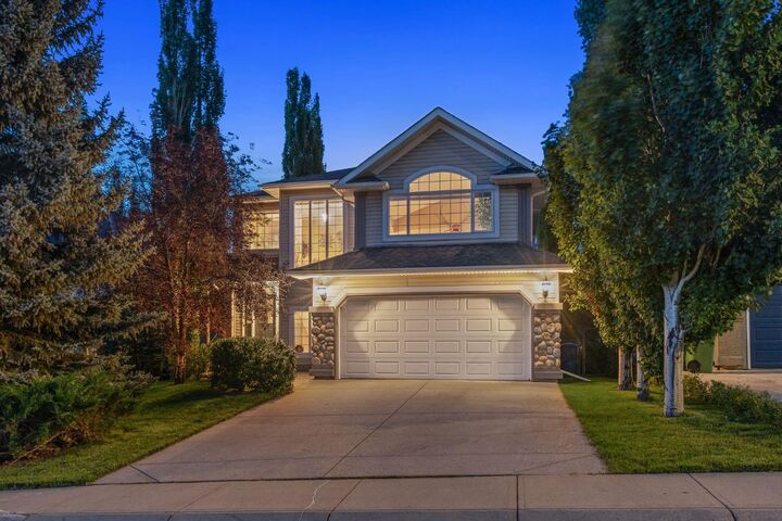Property Photo:  28 Gleneagles View  AB T4C 1N9 