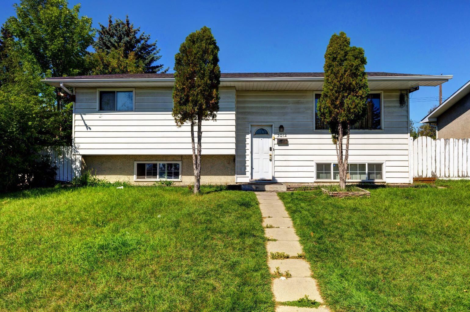 Photo de la propriété: 3012 12 Avenue SE AB T2A 0G7
