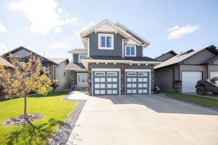 40 Iron Wolf Court  Lacombe AB T4L 0E9 photo