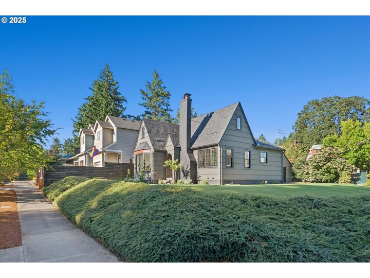Property Photo: 4239 NE 79th Ave OR 97218