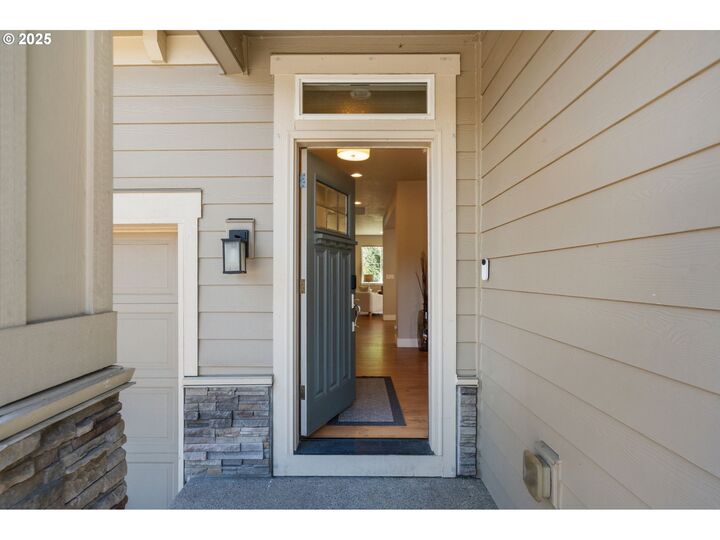 Property Photo: 147 NE 58th Ave OR 97124