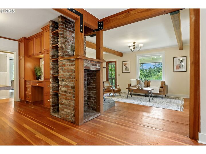 Property Photo: 951 Mosier Creek Rd OR 97040