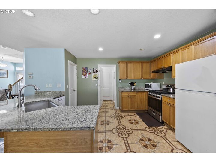 Property Photo: 4417 Mackinaw Ave SE OR 97322