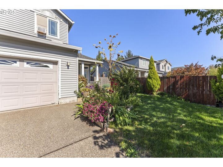 Property Photo: 4417 Mackinaw Ave SE OR 97322