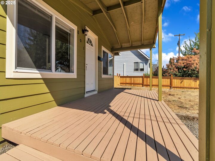 Property Photo: 801 NE 13th St OR 97128