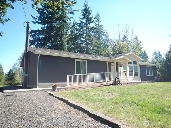 Property Photo: 5725 E Lake Bosworth Drive WA 98290