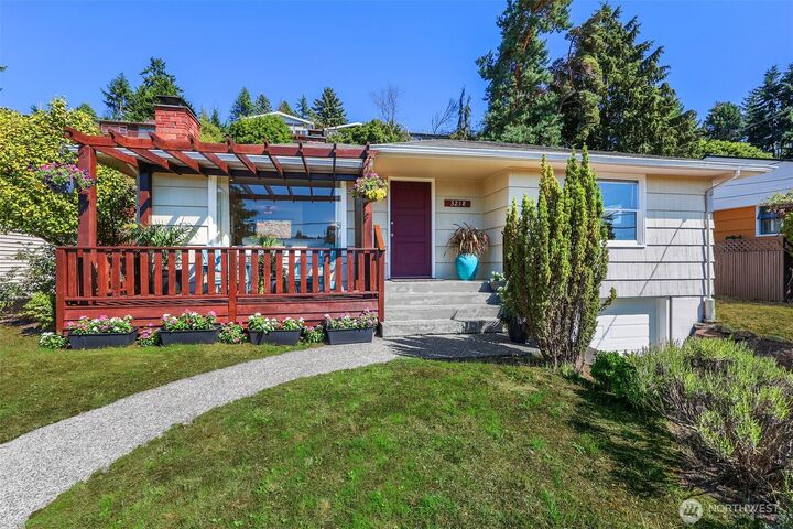 Property Photo: 3218 31st Avenue W WA 98199