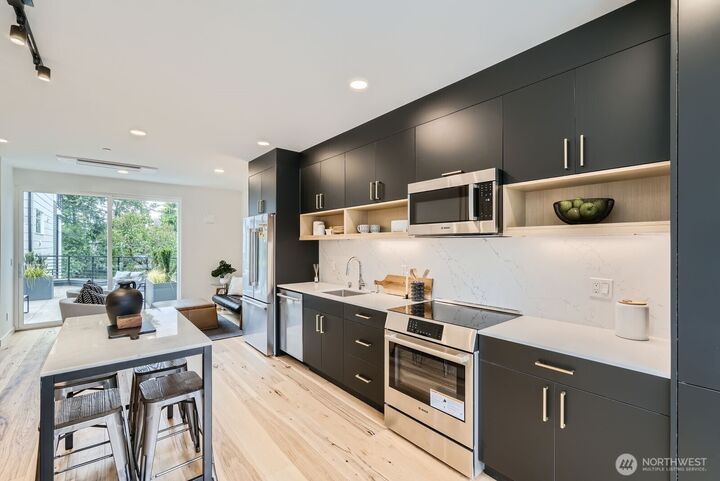 Property Photo: 511 Howe Street B WA 98109