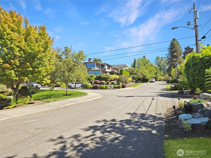 Property Photo:  10253 NE 64th Street  WA 98033 