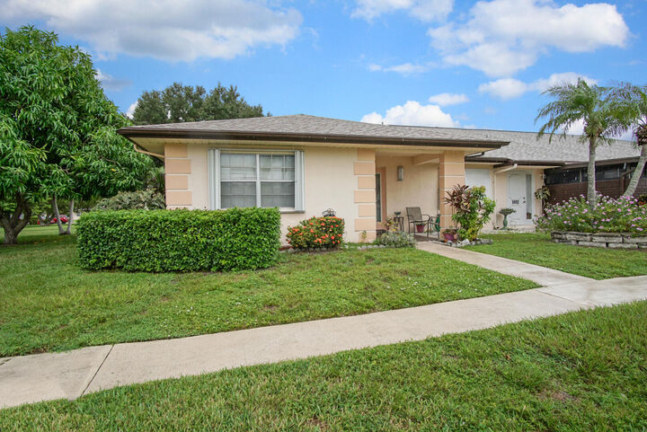 Property Photo: 5850 N Moss Court W 10A FL 34982