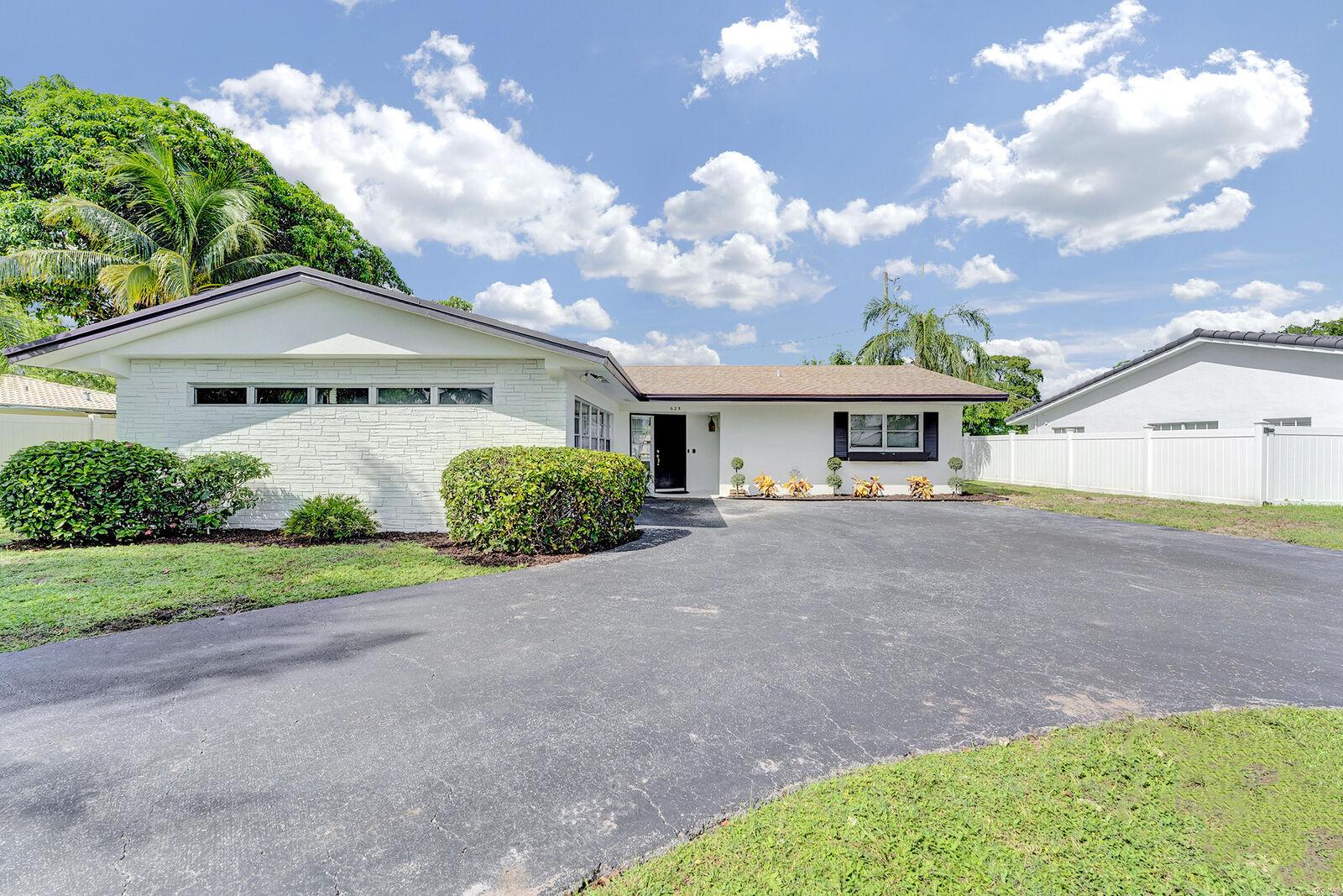 Property Photo:  625 Linnet Circle  FL 33444