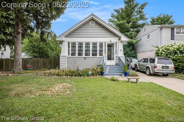 140 E Lawrence Avenue  Royal Oak MI 48073 photo
